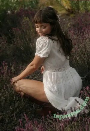 Milana Vayntrub / AT&T Girl / mintmilana nude photo #0950