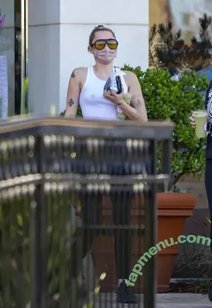 Miley Cyrus / MileyCyrus nude photo #5545