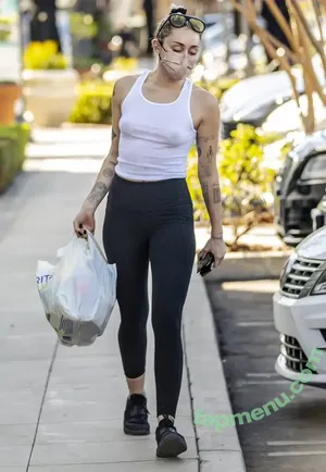 Miley Cyrus / MileyCyrus nude photo #5551