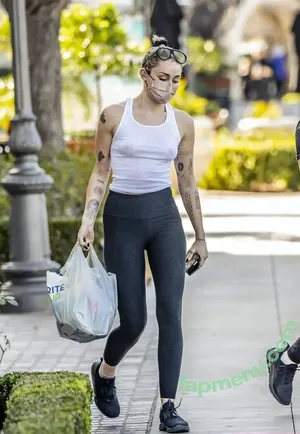 Miley Cyrus / MileyCyrus nude photo #5553