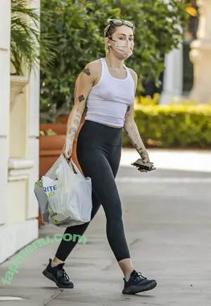 Miley Cyrus / MileyCyrus nude photo #5554