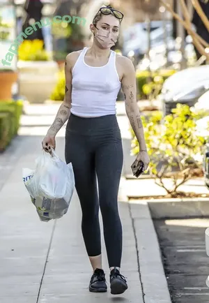 Miley Cyrus / MileyCyrus nude photo #5560