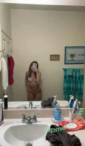 mileyeilish / billieeilish nude photo #0132