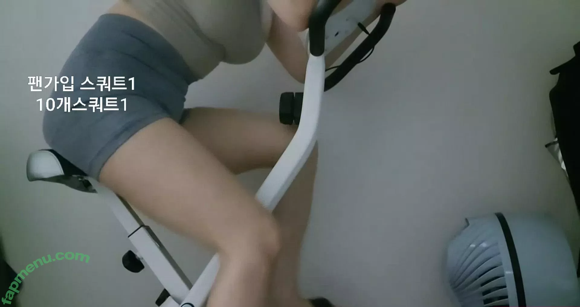 Min.E nude photo #0016 (93.sss)