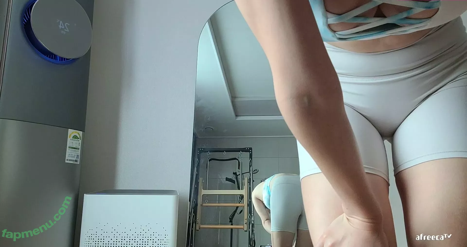 Min.E nude photo #0052 (93.sss)