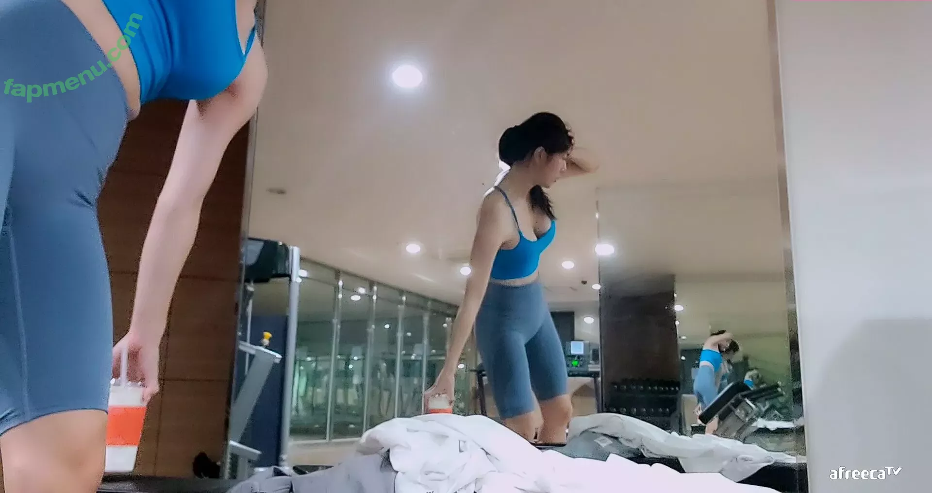 Min.E nude photo #0060 (93.sss)