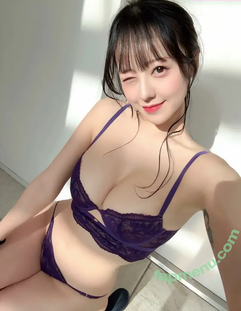 mina_pochico nude photo #0016 (mina_pochico)