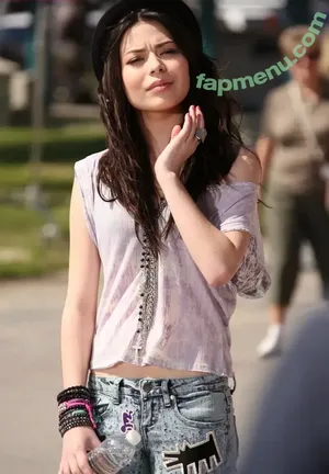 Miranda Cosgrove / MirandaCosgrove / onlyfanssz nude photo #0458