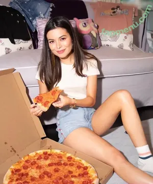 Miranda Cosgrove / MirandaCosgrove / onlyfanssz nude photo #0469
