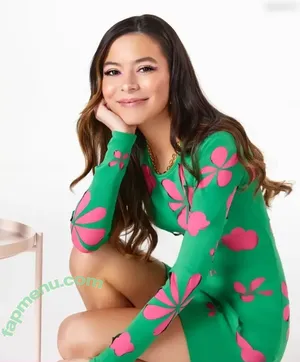 Miranda Cosgrove / MirandaCosgrove / onlyfanssz nude photo #0473