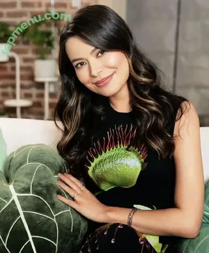 Miranda Cosgrove / MirandaCosgrove / onlyfanssz nude photo #0629