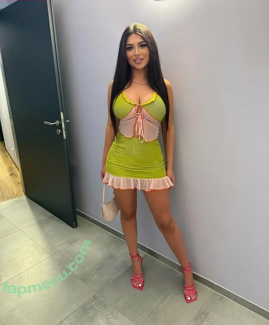 Miriam nude photo #0075 (miriamxx_x / miriamyva / miriitah)