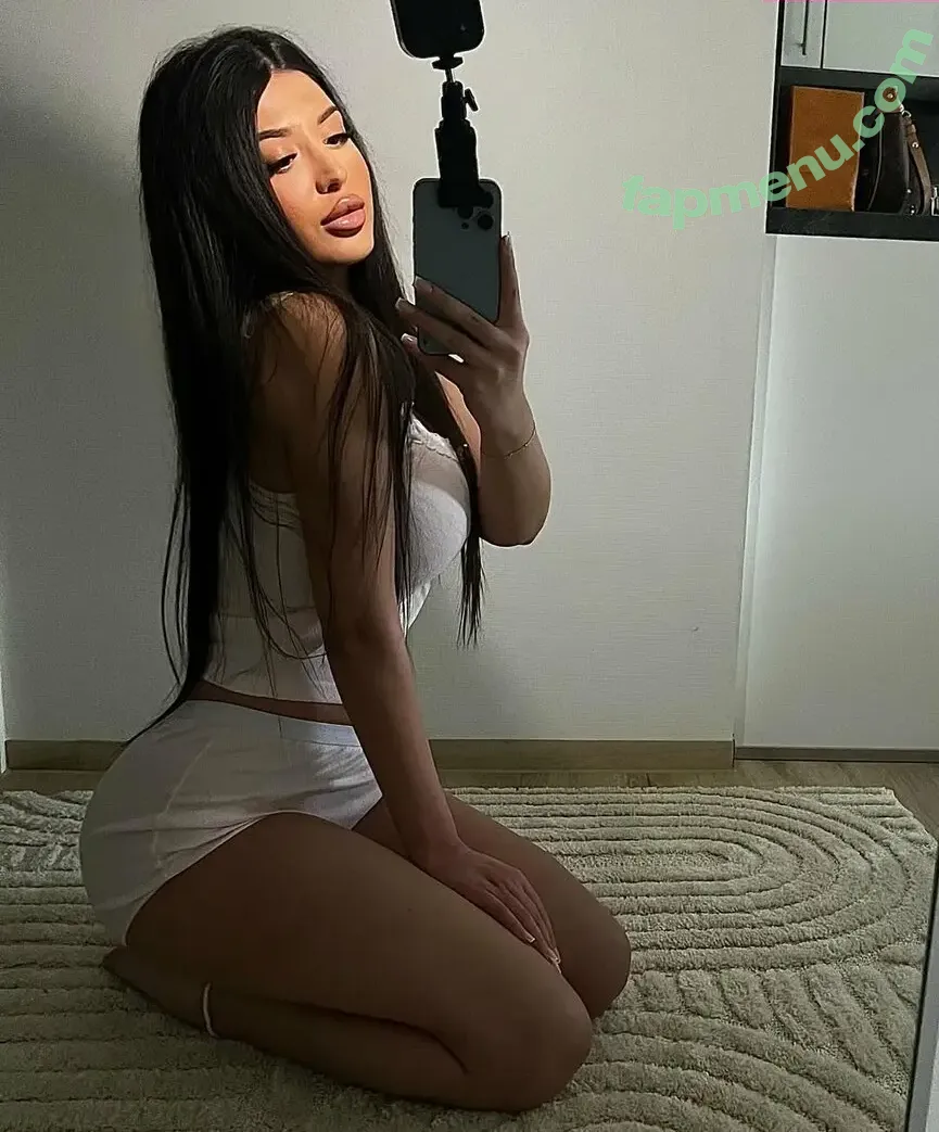 Miriam nude photo #0080 (miriamxx_x / miriamyva / miriitah)
