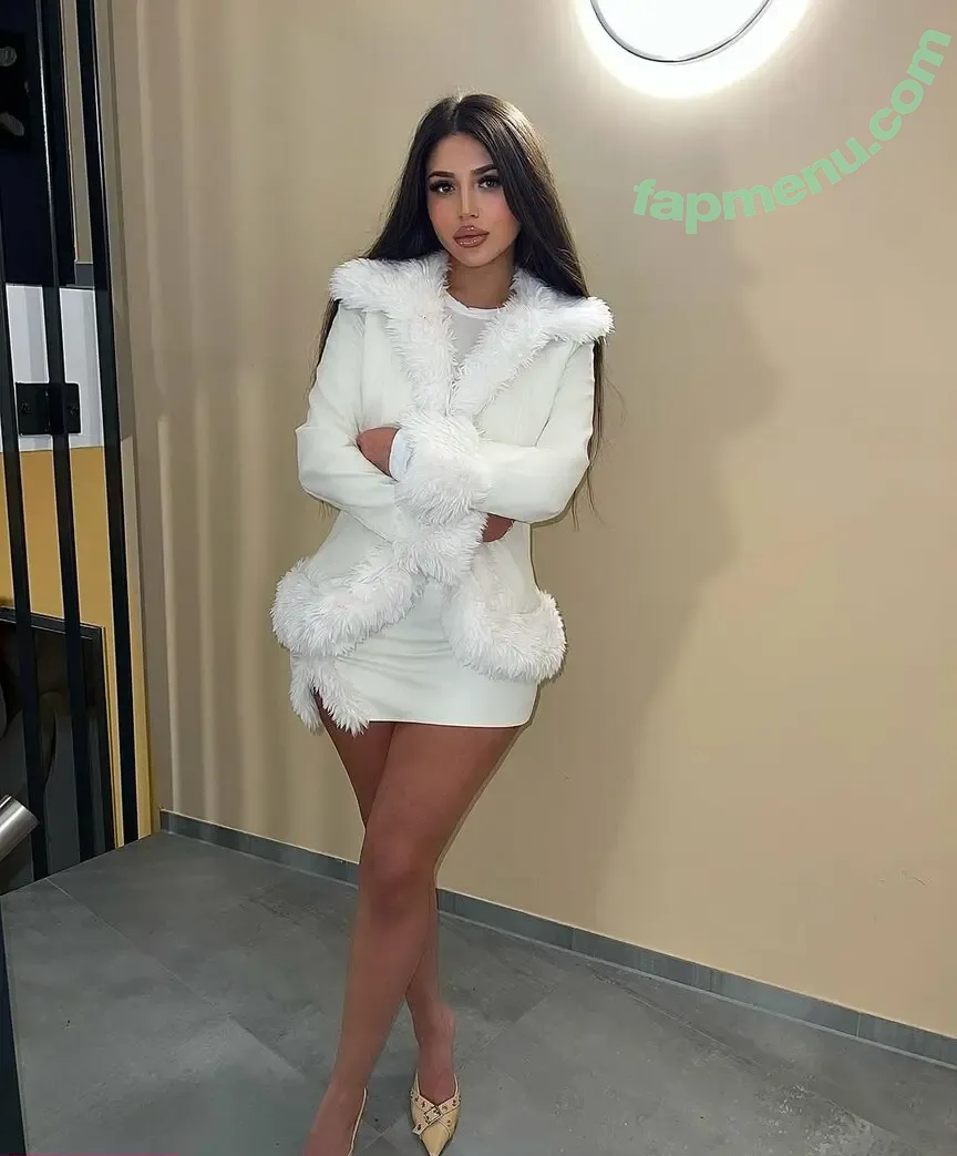 Miriam nude photo #0087 (miriamxx_x / miriamyva / miriitah)