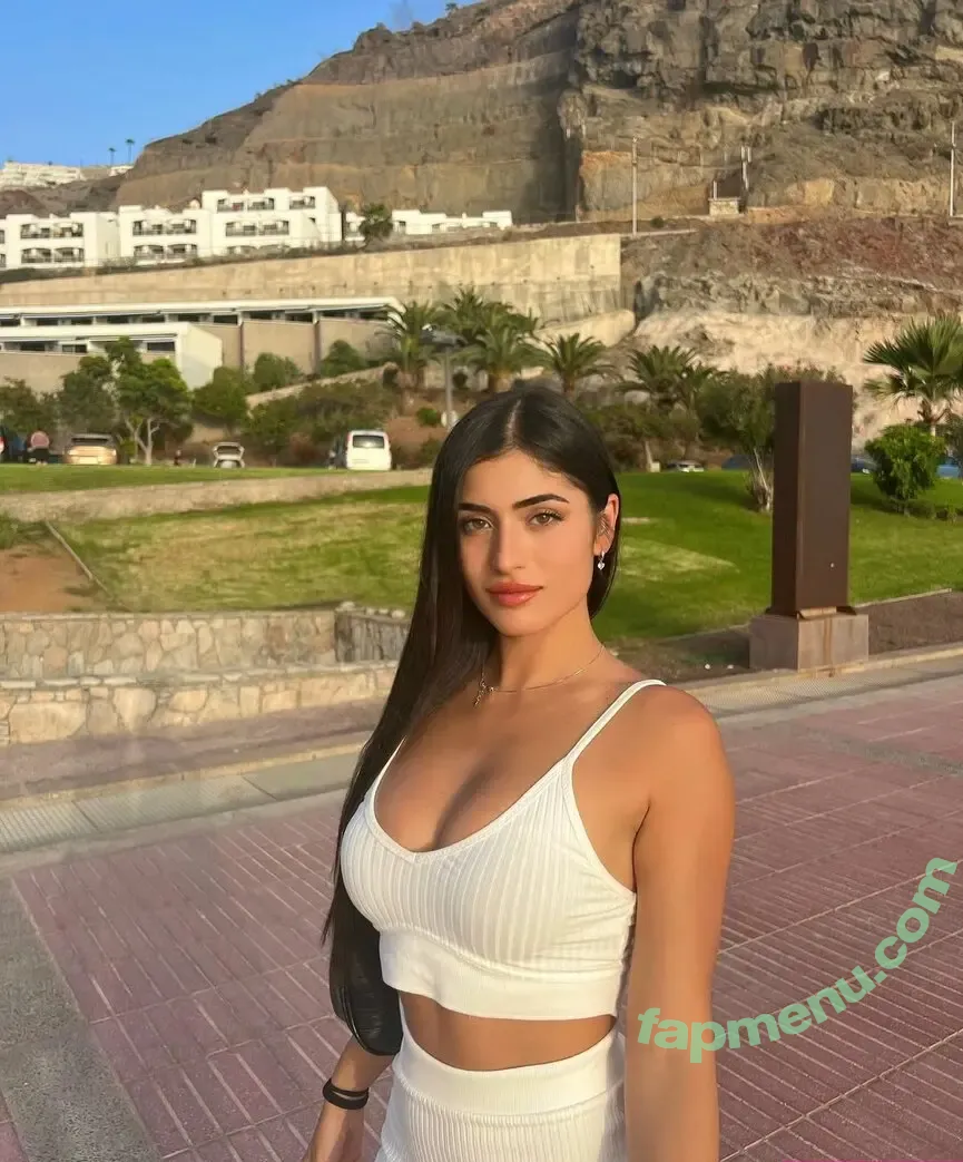 Miriam nude photo #0122 (miriamxx_x / miriamyva / miriitah)