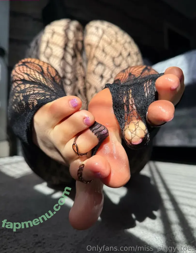 miss.piggytoes nude photo #0206 (misspiggytoesco)