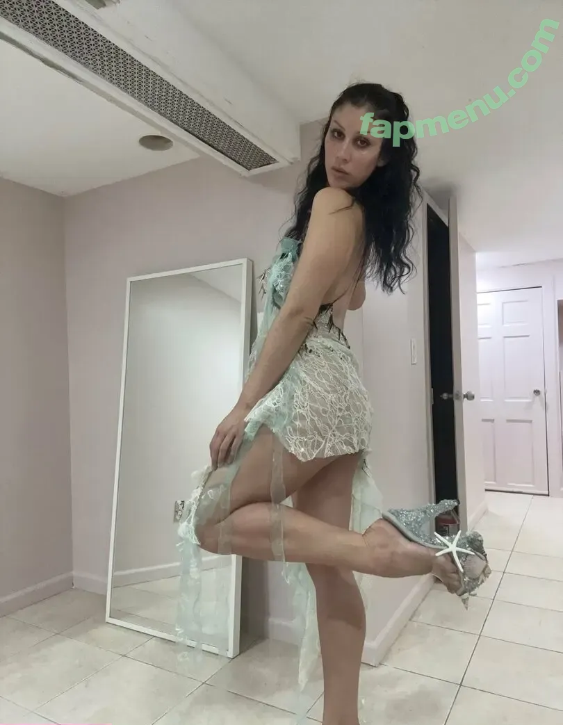 MissQueenieXOX nude photo #0301 (missqueeniexo / missqueeniexoxo)