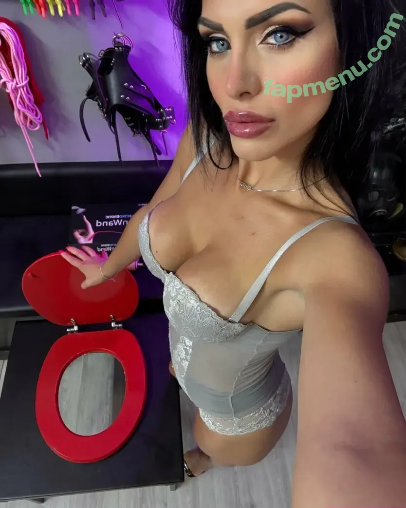 mistressiside nude photo #0003 (mistress_iside_)