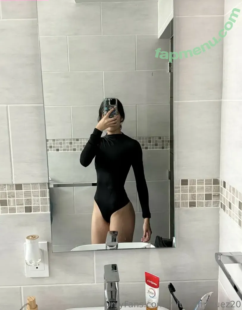 Mitzyenriquez nude photo #0010 (mitzyenriquez20)