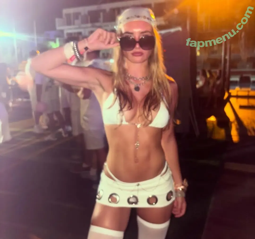 mod_magnet nude photo #0001 (nniamhscott)