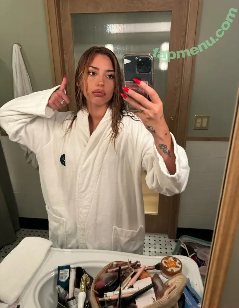 mole nude photo #0063 (lilmole / lilmolee)
