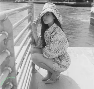 Molly Gordon / crashgordon / mollsterg nude photo #0166