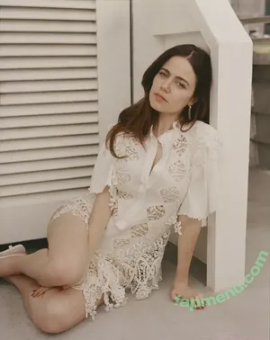 Molly Gordon / crashgordon / mollsterg nude photo #0168