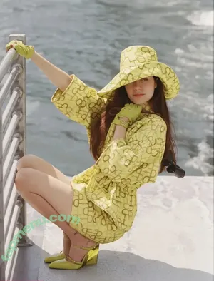 Molly Gordon / crashgordon / mollsterg nude photo #0169