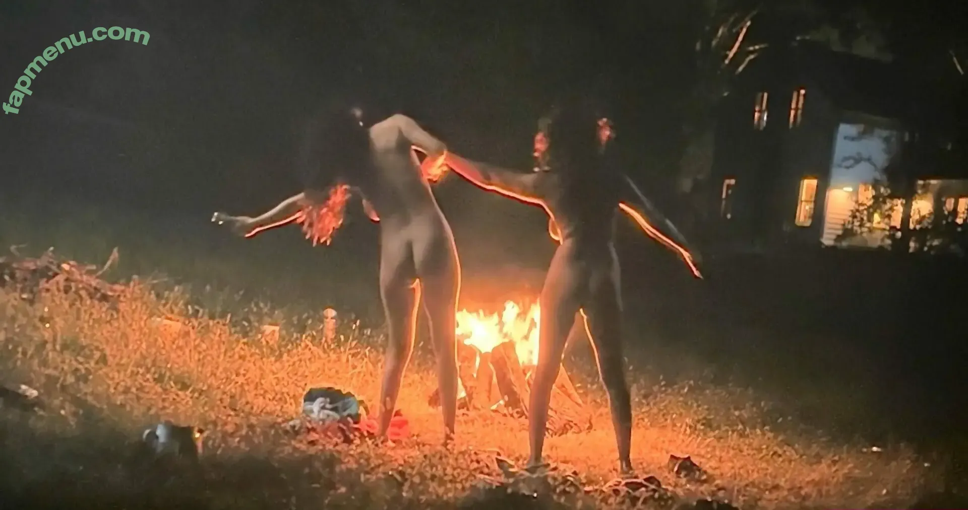 Molly Gordon nude photo #0181 (crashgordon / mollsterg)