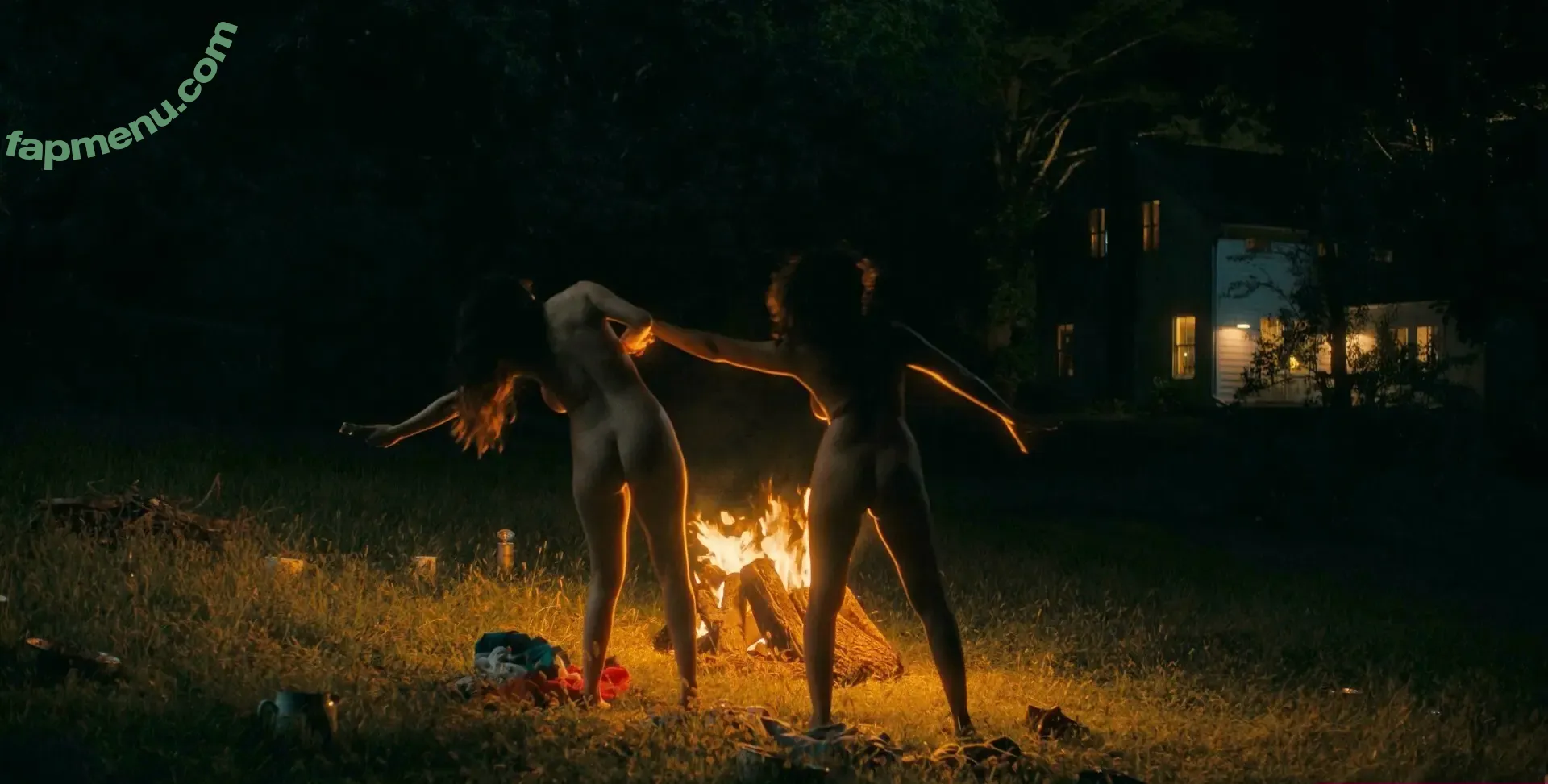 Molly Gordon nude photo #0271 (crashgordon / mollsterg)