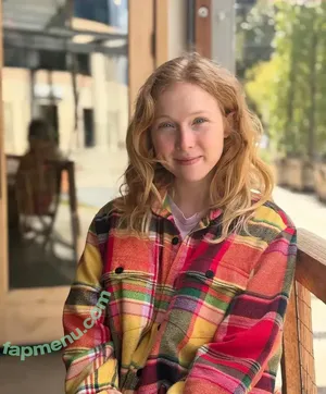 Molly Quinn / lassmolly / mollycaitlynquinn nude photo #0181