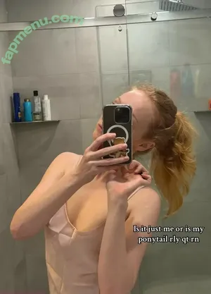 Molly Quinn / lassmolly / mollycaitlynquinn nude photo #0198
