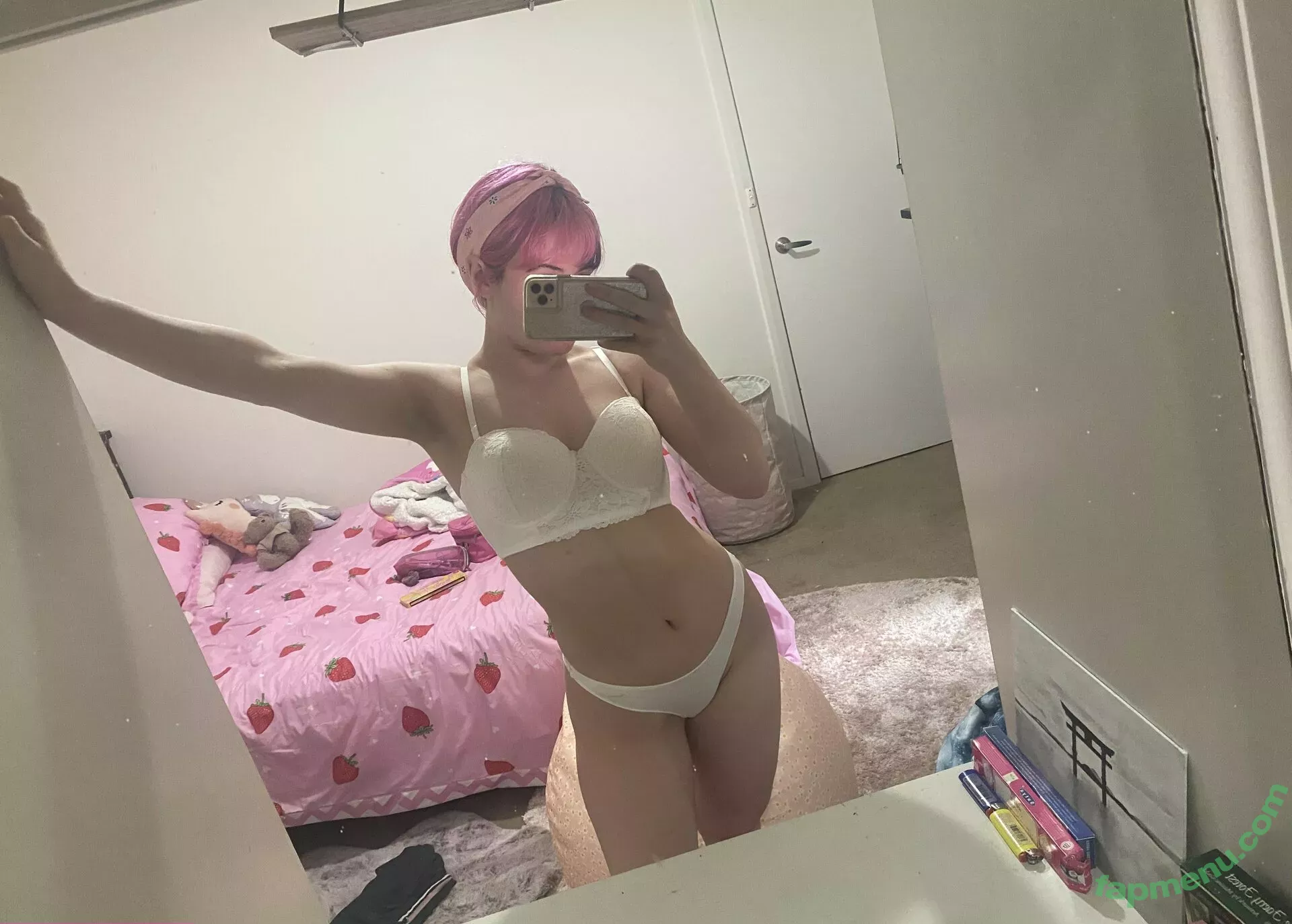 momocoloured nude photo #0039 (momocoloured)