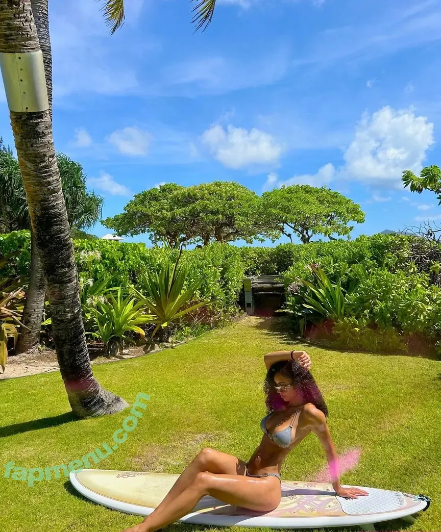 Moneyy.momo nude photo #0056 (Moneyy.momo)