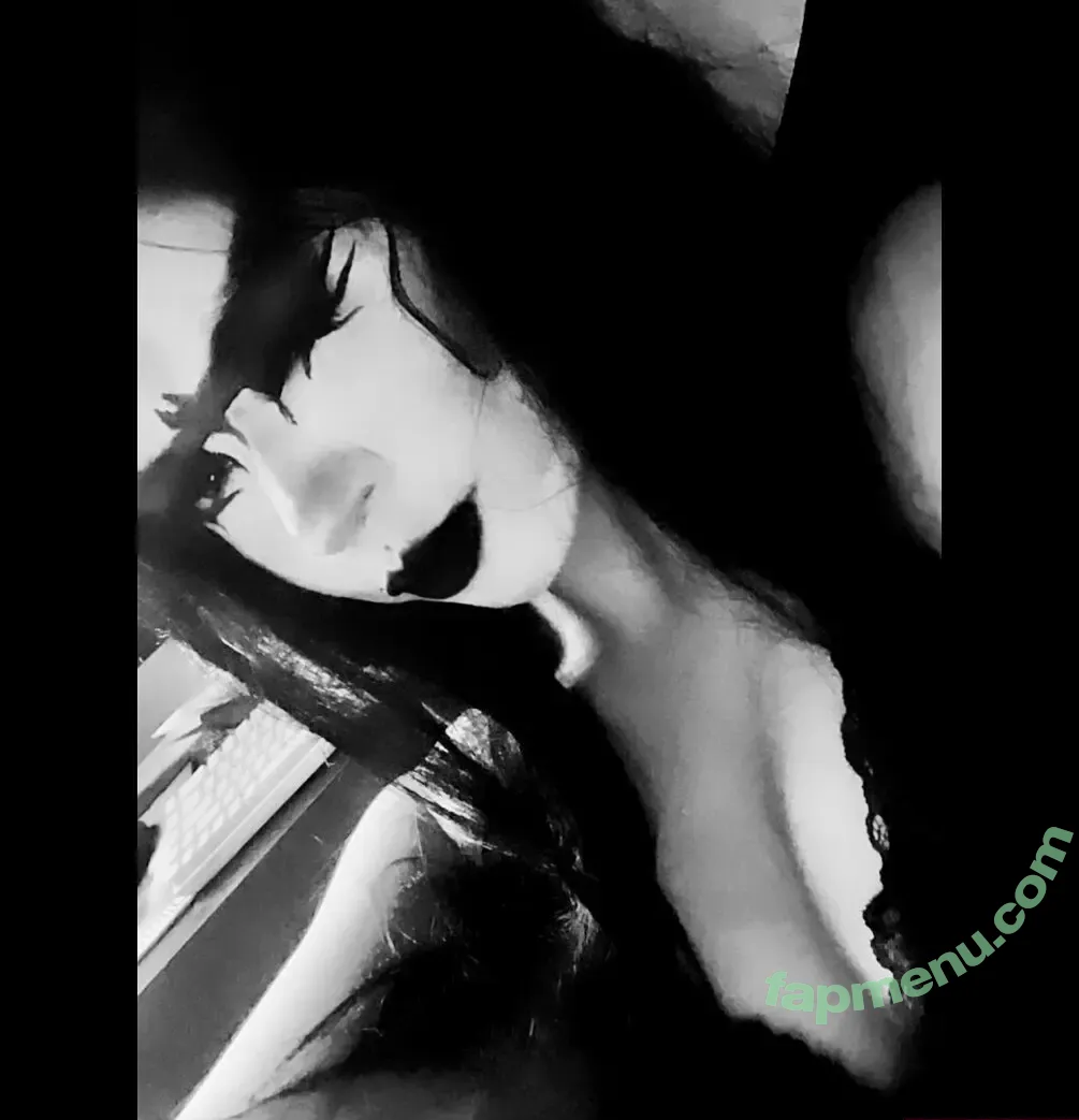 mongothic nude photo #0008 (Vampi Mon)