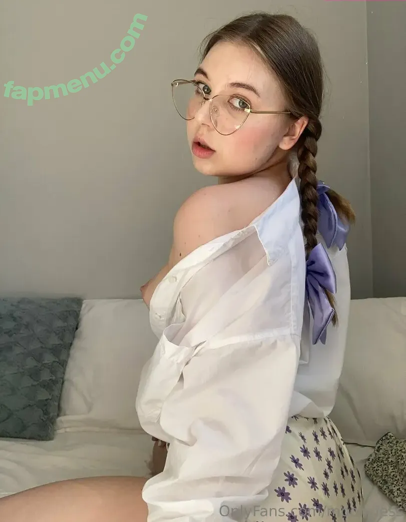moon_less nude photo #0062 (Kleo / moonless_sa)