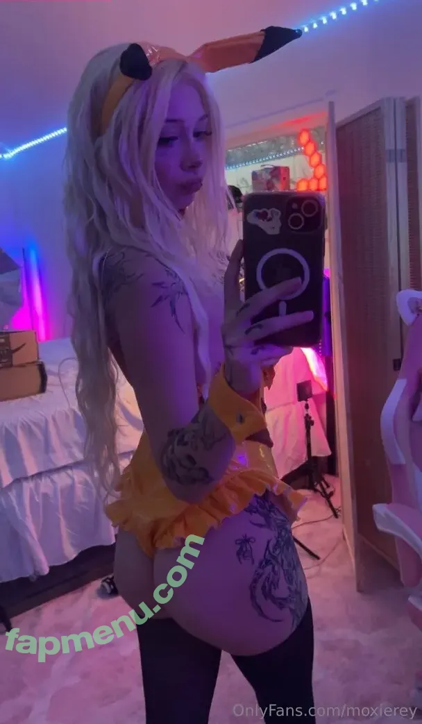 moxierey nude photo #0016 (moxierey)