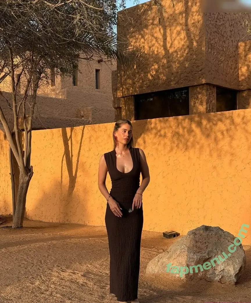 Mrs. Bella nude photo #0206 (mrsbella / sarahtoninx9_)