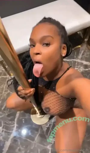  nude photo #0002