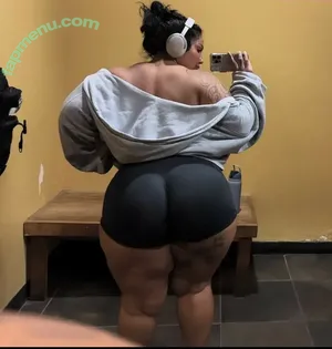 Muscle-fat Girls / courtneycruises nude photo #0001
