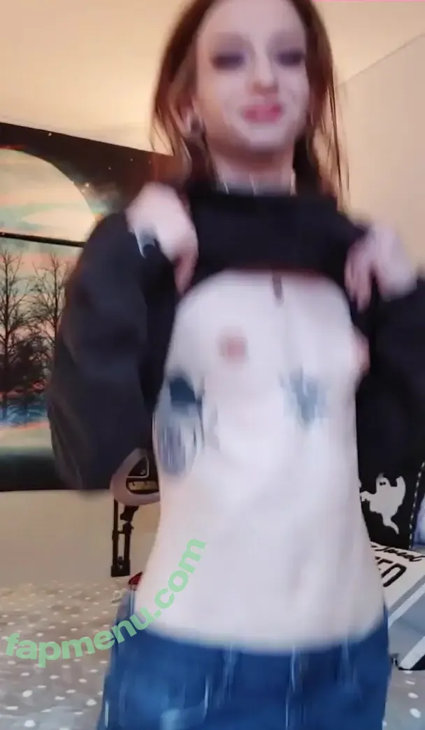 Mya Moon nude photo #0004 (myaisthemoon / myamoon / spacedoutleo)