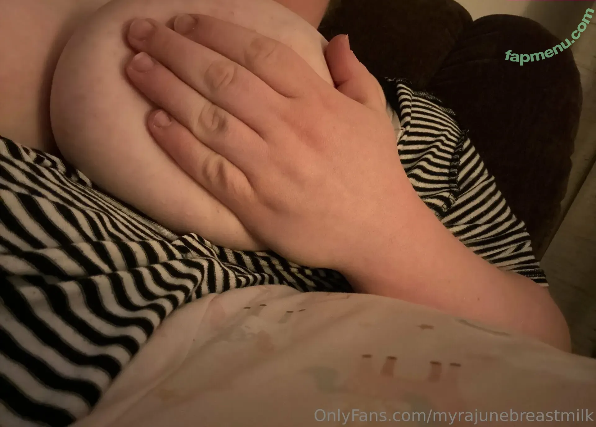 myrajunebreastmilk nude photo #0001 (myrajunebreastmilk)