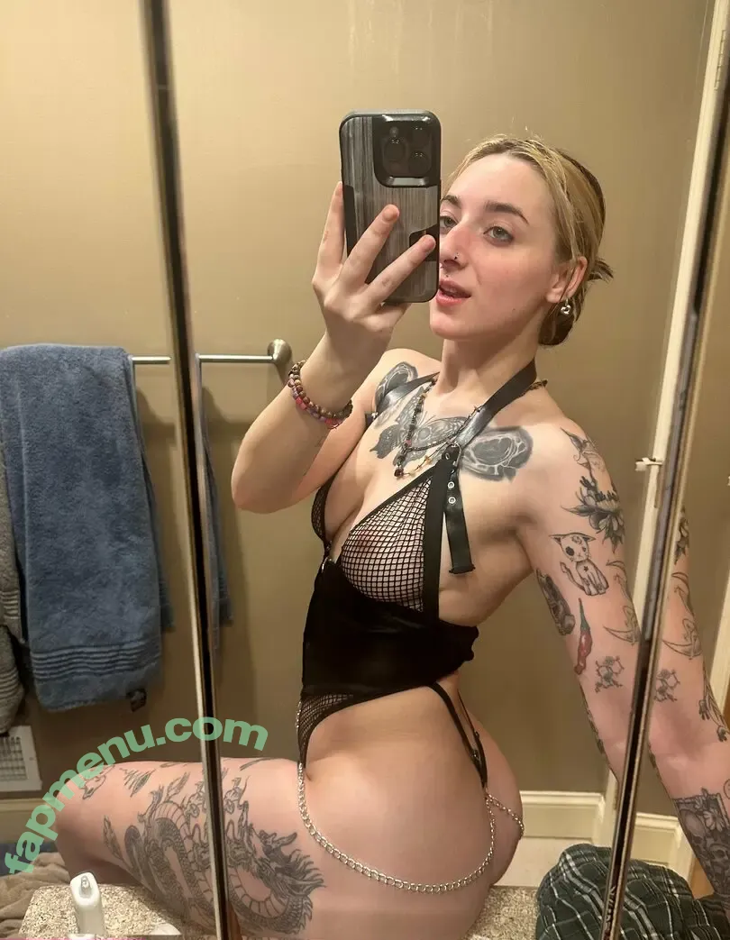 Myst1cnympho nude photo #0002 (ambz boobiez / bambie1011 / myst1csir3n)