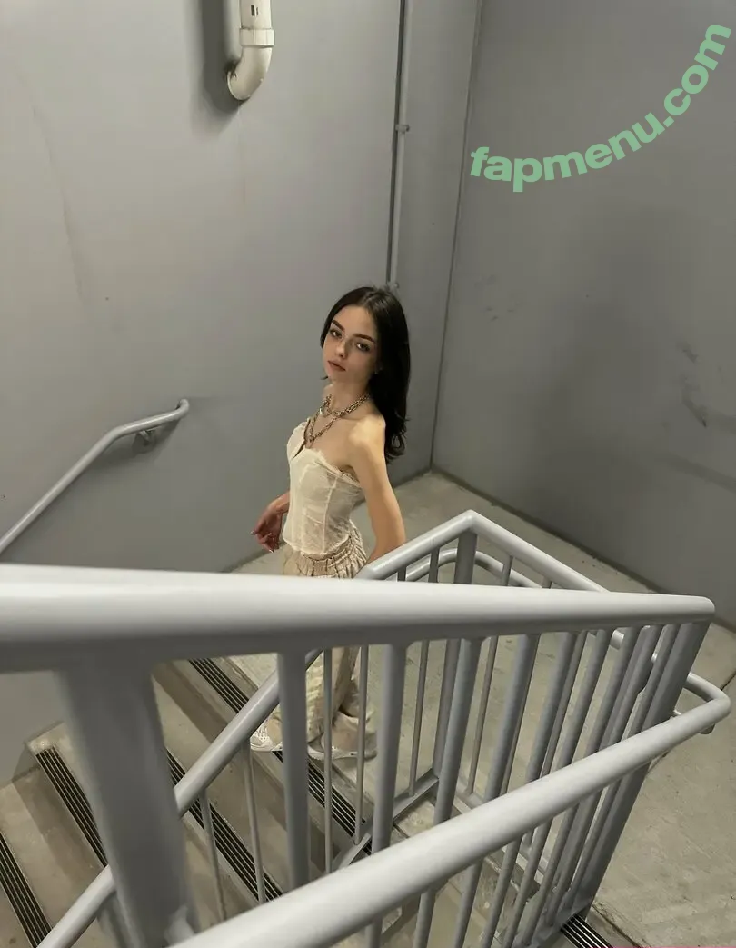nadya.yereminn nude photo #0007 (nadya.yereminn)