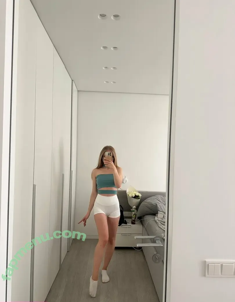 naomi_lorenss nude photo #0012 (naomeooow)