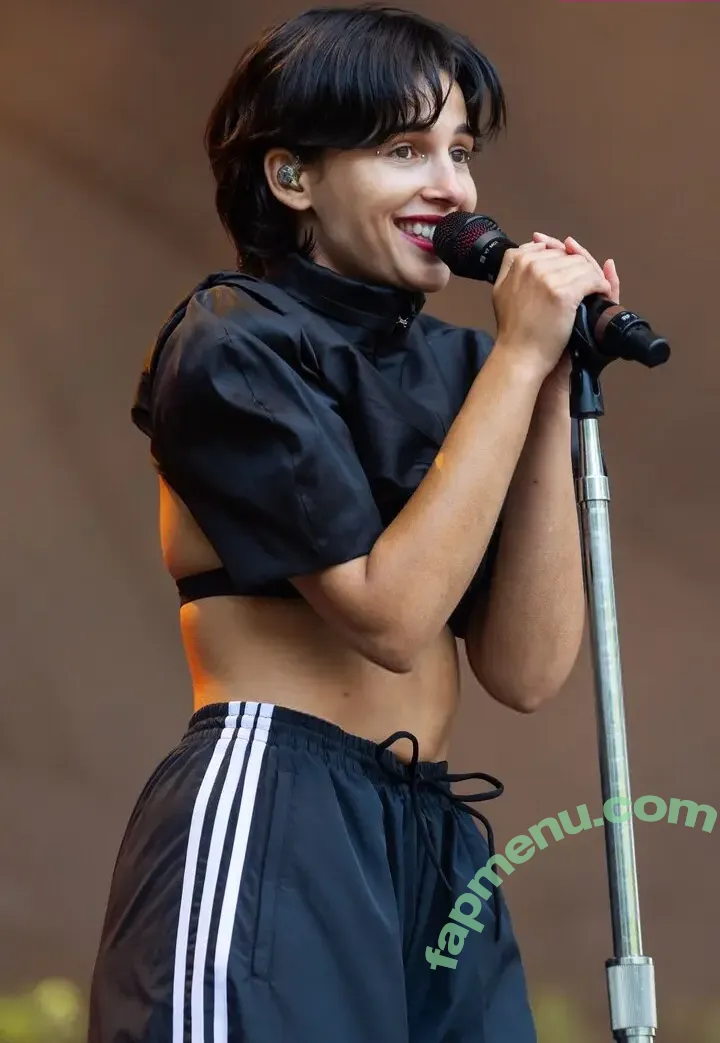 Naomi Scott nude photo #0265 (naomigscott)