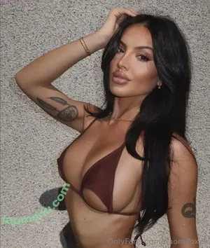 naomifoxxx / itsnaomifoxx nude photo #0017