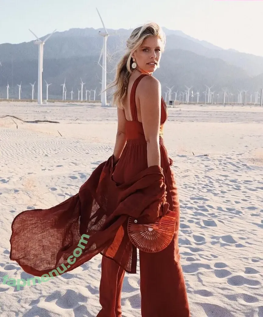 Natasha Oakley nude photo #0888 (tashoakley)
