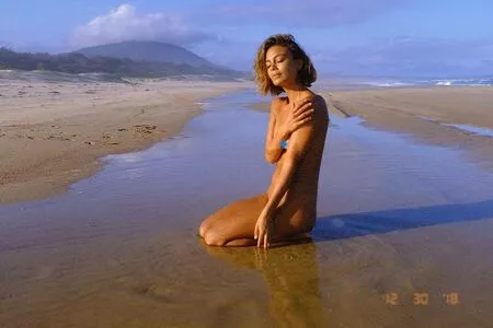 Nathalie Kelley / natkelley nude photo #0028