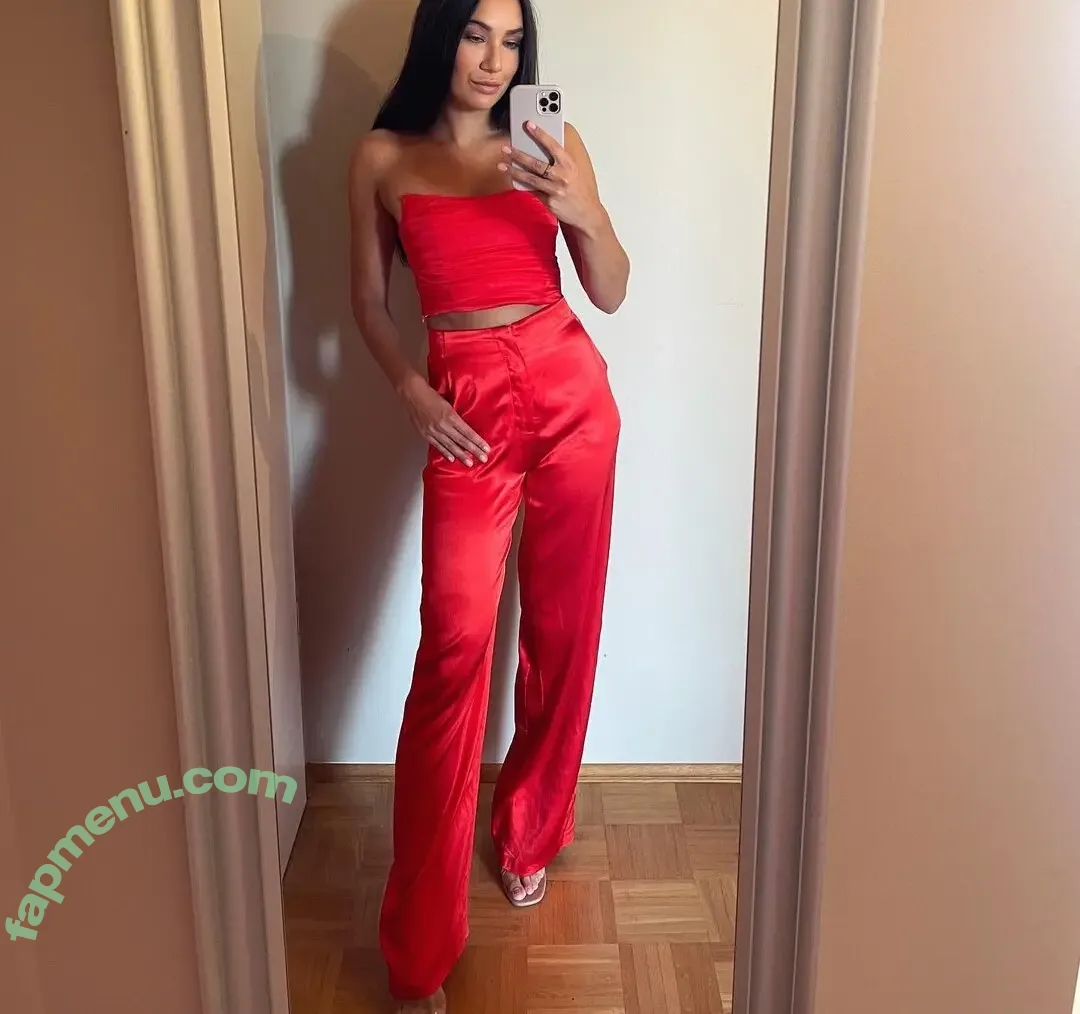 Neda Peemüller nude photo #0002 (neda.peemueller)